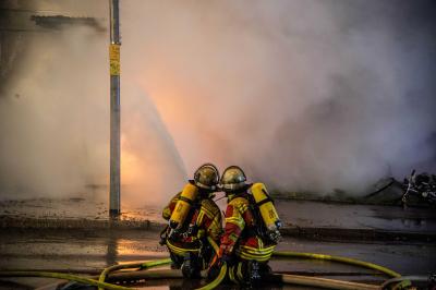 Kornwestheim: Asylbewerberheim in Vollbrand - Grosseinsatz der Rettungskraefte 